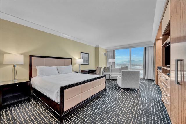 2000 North Fashion Show Drive 2815, Las Vegas, NV 89109