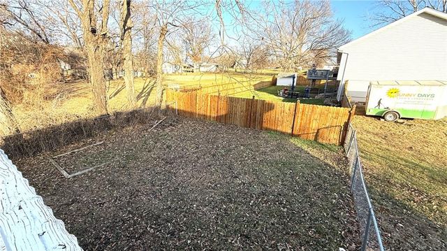 7904 Little Lane, Pleasant Valley, MO 64068