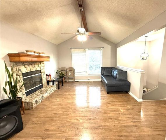 7904 Little Lane, Pleasant Valley, MO 64068