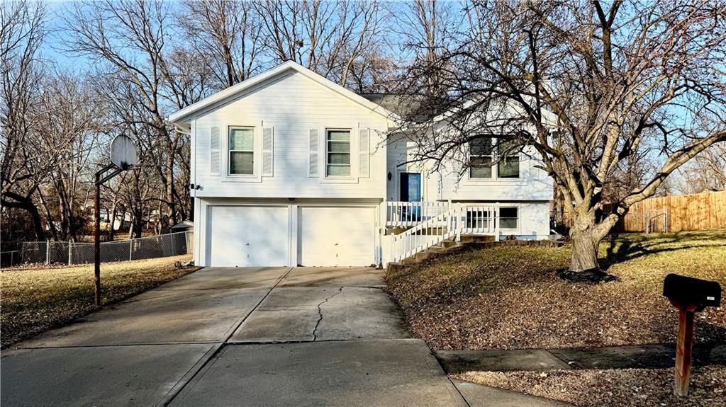 7904 Little Lane, Pleasant Valley, MO 64068