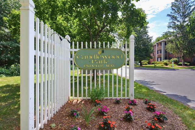 500 Candlewood Park Unit 35, Nashua, NH 03062