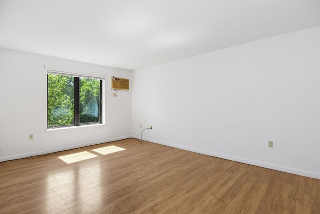 500 Candlewood Park Unit 35, Nashua, NH 03062