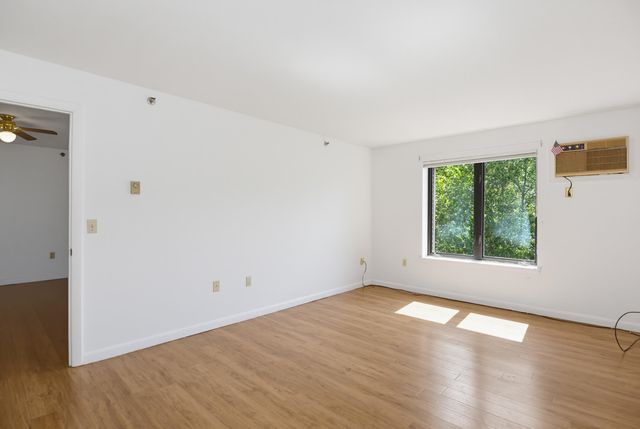 500 Candlewood Park Unit 35, Nashua, NH 03062