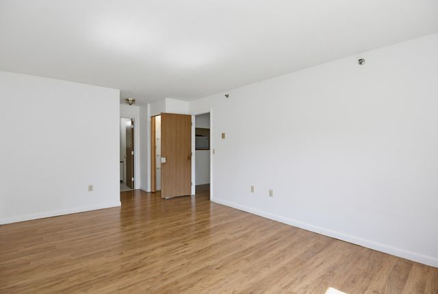 500 Candlewood Park Unit 35, Nashua, NH 03062