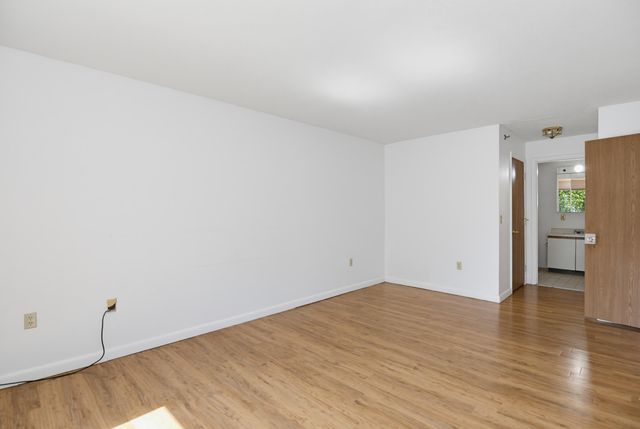 500 Candlewood Park Unit 35, Nashua, NH 03062
