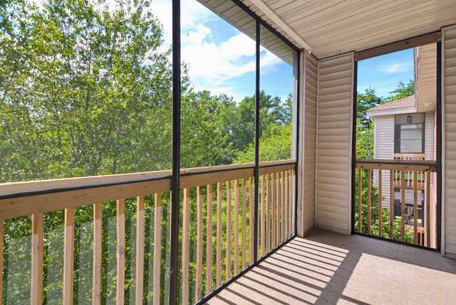 500 Candlewood Park Unit 35, Nashua, NH 03062