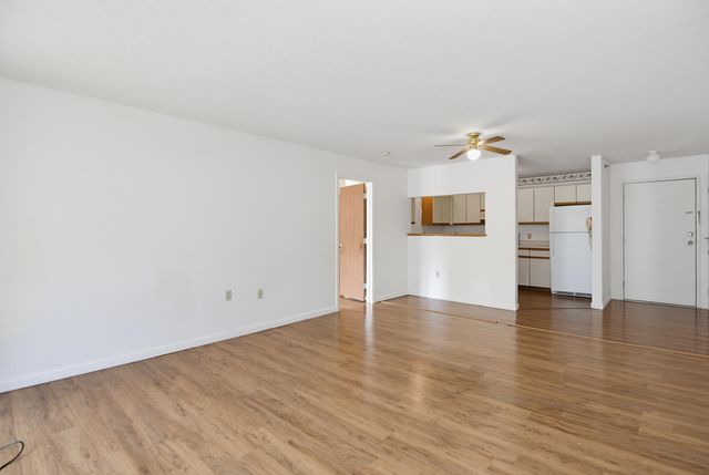500 Candlewood Park Unit 35, Nashua, NH 03062