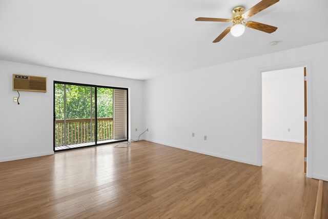 500 Candlewood Park Unit 35, Nashua, NH 03062