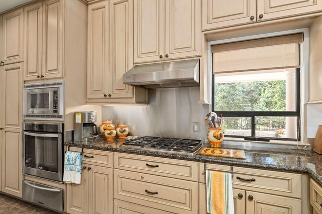 2360 Gun And Rod Circle, Brenham, TX 77833