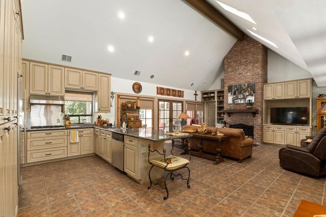 2360 Gun And Rod Circle, Brenham, TX 77833