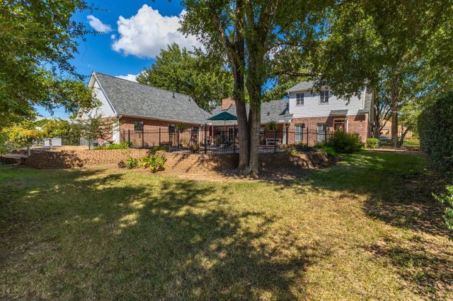 2360 Gun And Rod Circle, Brenham, TX 77833