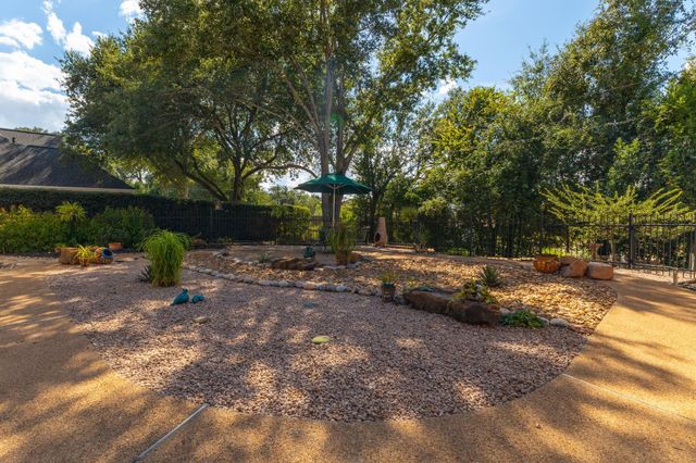 2360 Gun And Rod Circle, Brenham, TX 77833