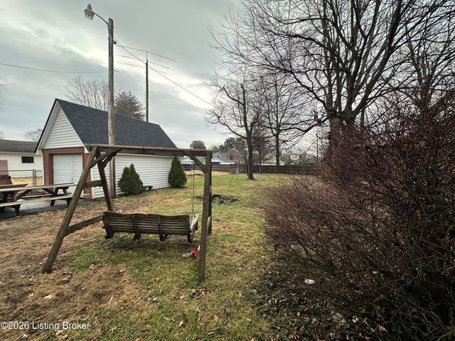 4625 Southcrest Dr, Louisville, KY 40215