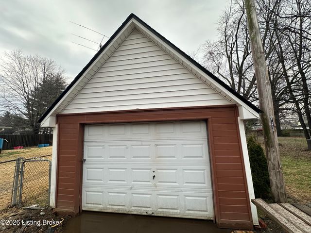 4625 Southcrest Dr, Louisville, KY 40215