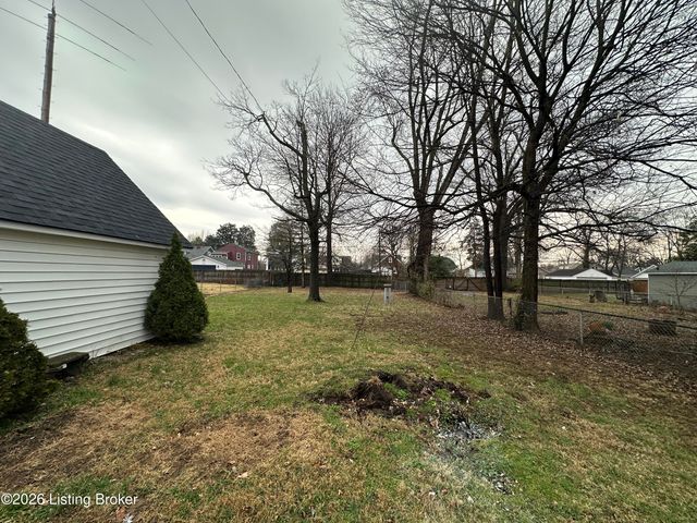 4625 Southcrest Dr, Louisville, KY 40215