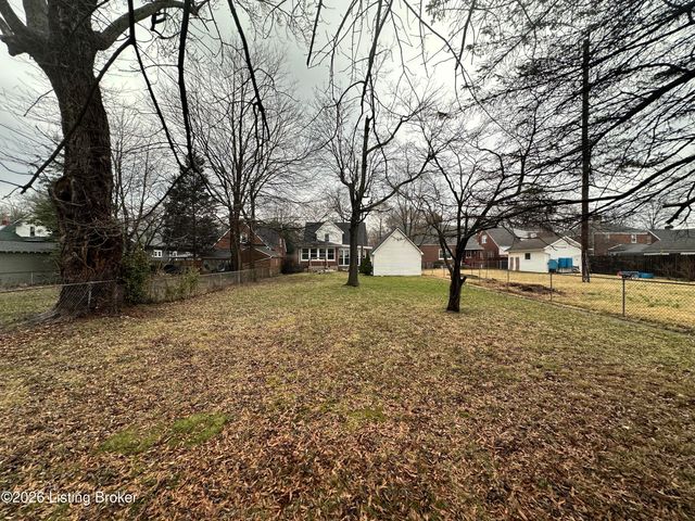 4625 Southcrest Dr, Louisville, KY 40215