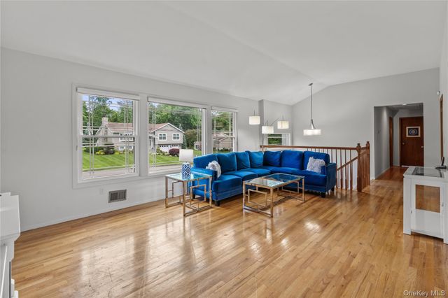 224 Willow Drive, Briarcliff Manor, NY 10510