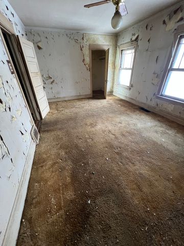 4742 N Sacramento Avenue, Chicago, IL 60625