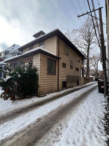 4742 N Sacramento Avenue, Chicago, IL 60625