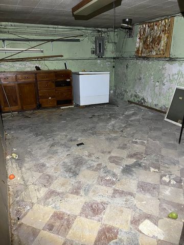 4742 N Sacramento Avenue, Chicago, IL 60625