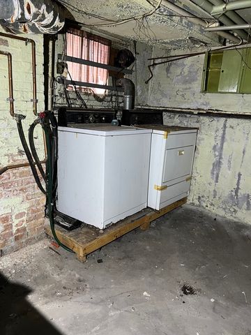 4742 N Sacramento Avenue, Chicago, IL 60625