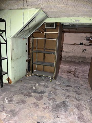 4742 N Sacramento Avenue, Chicago, IL 60625