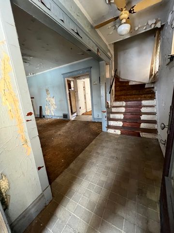 4742 N Sacramento Avenue, Chicago, IL 60625