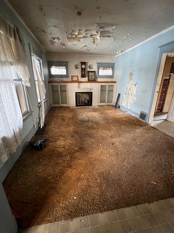 4742 N Sacramento Avenue, Chicago, IL 60625