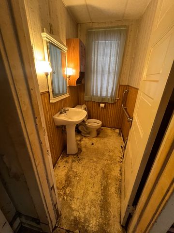 4742 N Sacramento Avenue, Chicago, IL 60625