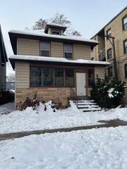 4742 N Sacramento Avenue, Chicago, IL 60625