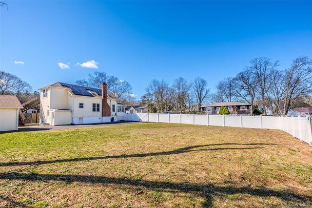 19 Milburn Road, Sound Beach, NY 11789