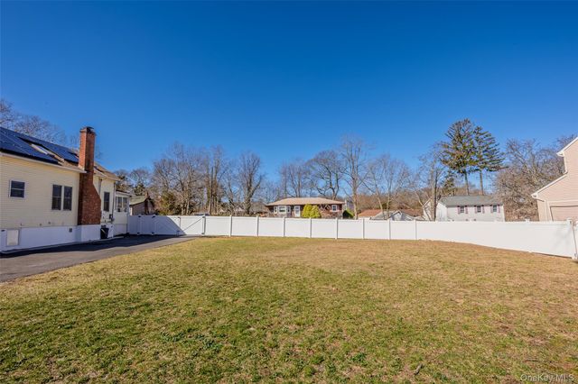 19 Milburn Road, Sound Beach, NY 11789