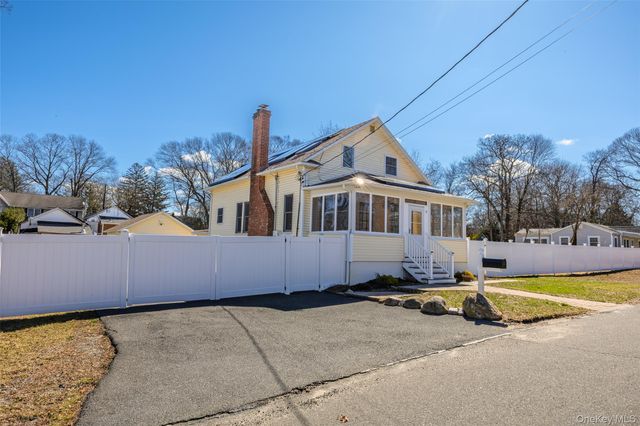 19 Milburn Road, Sound Beach, NY 11789
