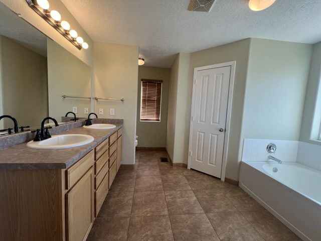 6204 CORTE ALZIRA NW, Albuquerque, NM 87114