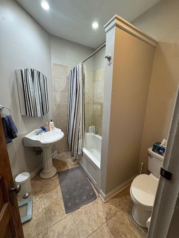 3041 W Fullerton Avenue, Chicago, IL 60647