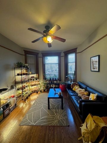 3041 W Fullerton Avenue, Chicago, IL 60647