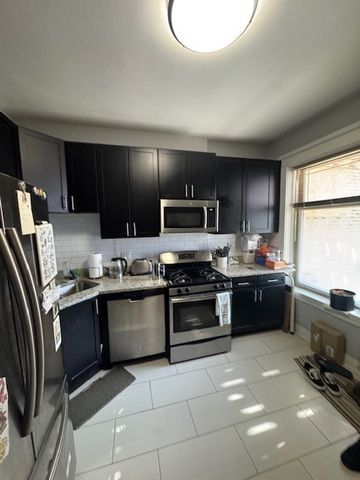 3041 W Fullerton Avenue, Chicago, IL 60647