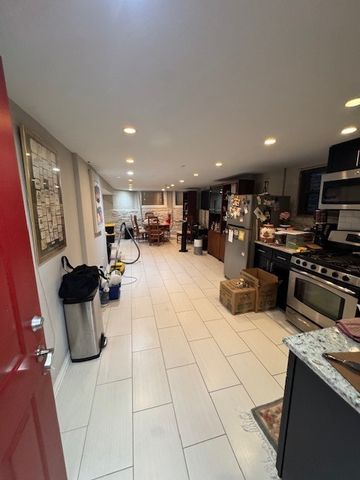 3041 W Fullerton Avenue, Chicago, IL 60647