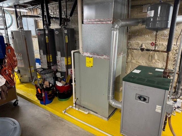 3041 W Fullerton Avenue, Chicago, IL 60647