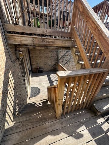 3041 W Fullerton Avenue, Chicago, IL 60647