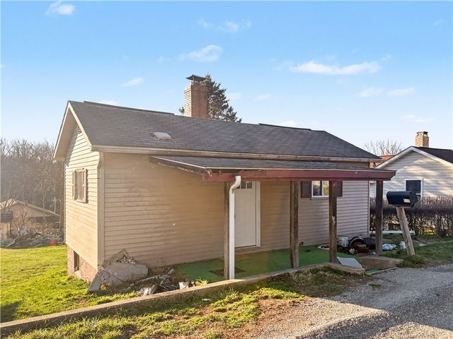 517 Pine St, Mt Pleasant Twp, PA 15666