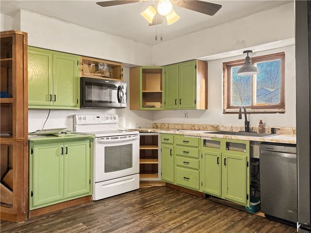 517 Pine St, Mt Pleasant Twp, PA 15666