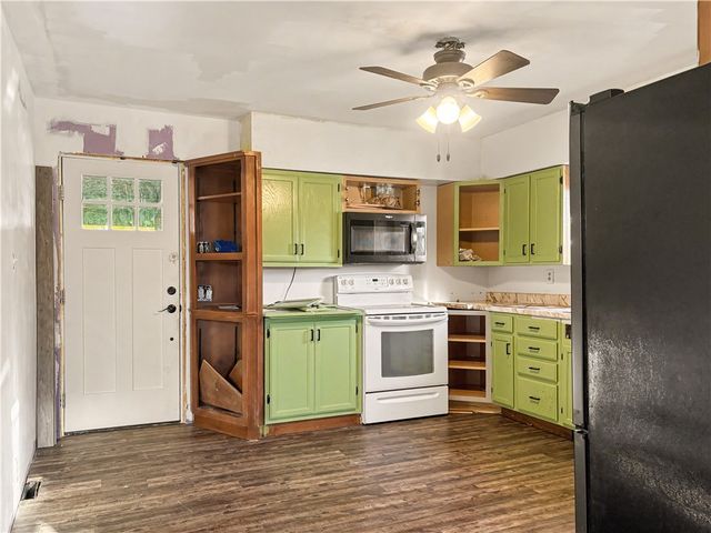 517 Pine St, Mt Pleasant Twp, PA 15666