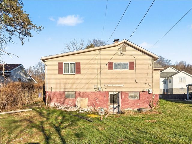 517 Pine St, Mt Pleasant Twp, PA 15666