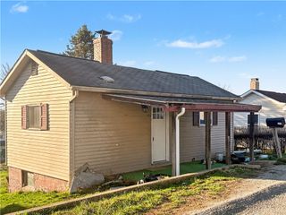 517 Pine St, Mt Pleasant Twp, PA 15666