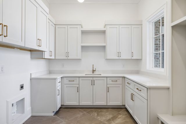 9289 Double Run Ct, College Grove, TN 37046