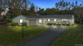 6850 WHITE PINE Drive, Bloomfield Charter Township, MI 48301