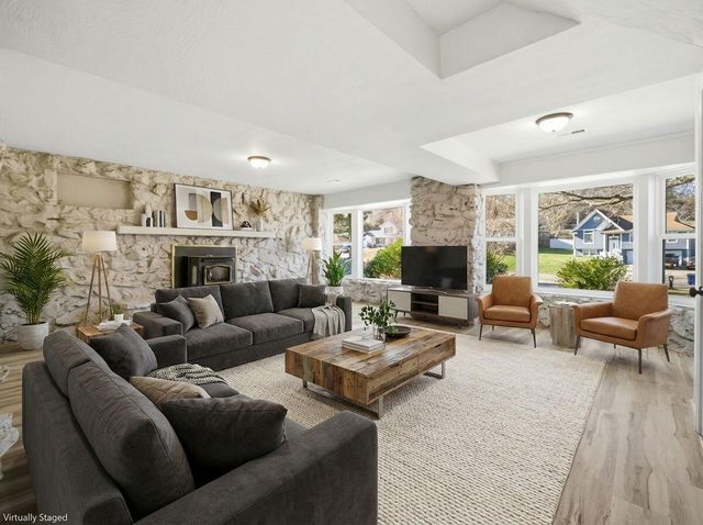 1106 S 3rd Avenue, Ozark, MO 65721