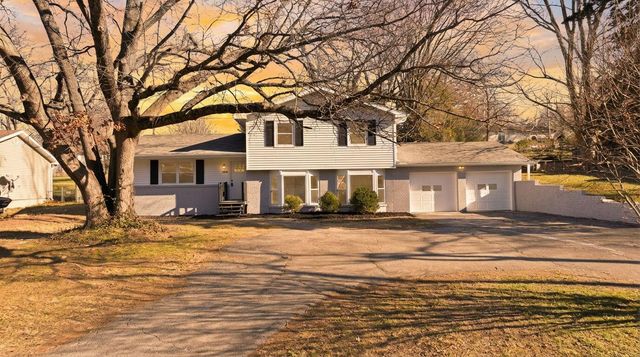 1106 S 3rd Avenue, Ozark, MO 65721