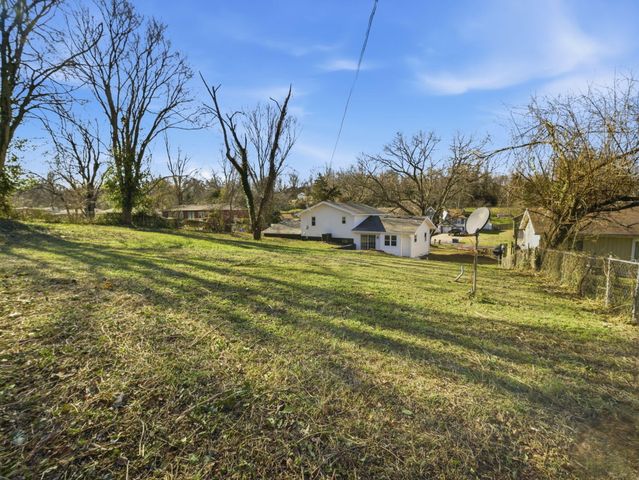1106 S 3rd Avenue, Ozark, MO 65721